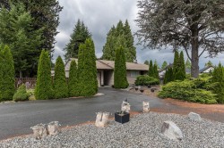 12373 203 Street Maple Ridge, BC V2X 4W1