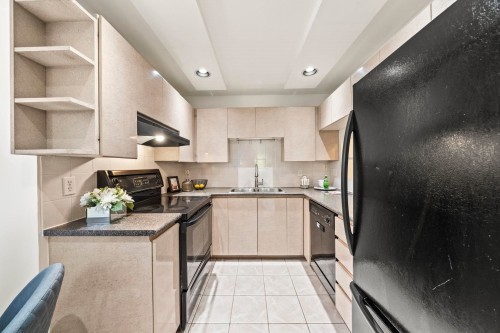 302-1406 73Rd Avenue W, Vancouver, BC 