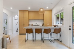 737-745 St. Andrews Avenue  North Vancouver, BC V7L 3L1