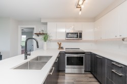 414-2525 Clarke Street Port Moody, BC V3H 0J3