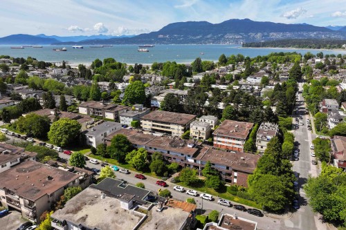206-2025 2nd Avenue W Vancouver, BC V6J 1J6