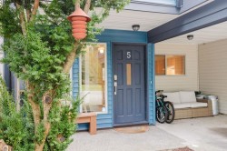 5-623 Farnham Road Gibsons, BC V0N 1V8