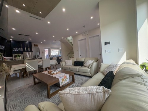 759 57Th Avenue E, Vancouver, BC 