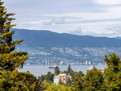 3820 12Th Avenue W, Vancouver, BC 