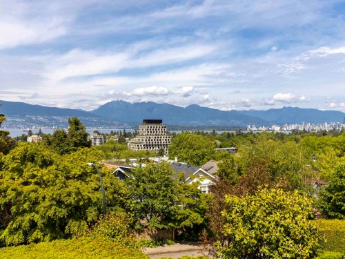 3820 12Th Avenue W, Vancouver, BC 
