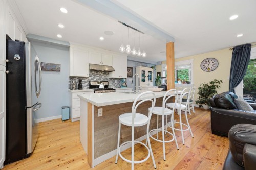 1126 Premier Street  North Vancouver, BC V7J 2H3