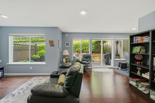 38-72 Jamieson Court, New Westminster, BC - Indoor Photo Showing Living Room