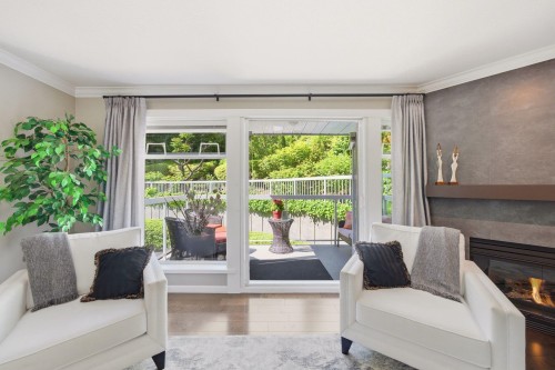 38-72 Jamieson Court, New Westminster, BC - Indoor Photo Showing Living Room