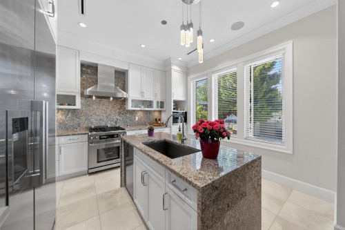 3285 12Th Avenue W, Vancouver, BC 