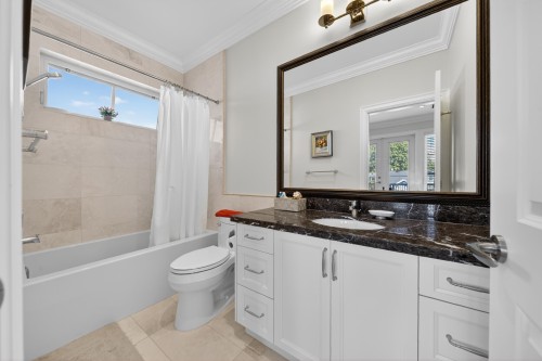 3285 12Th Avenue W, Vancouver, BC 