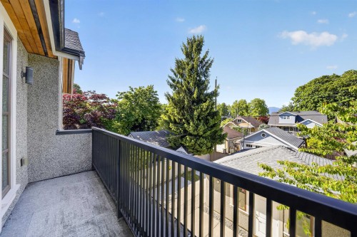 3285 12Th Avenue W, Vancouver, BC 
