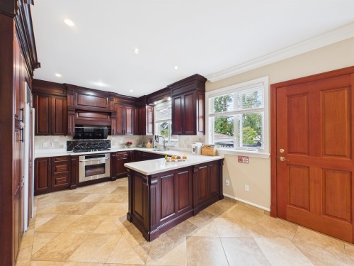 6807 Burns Street, Burnaby, BC 