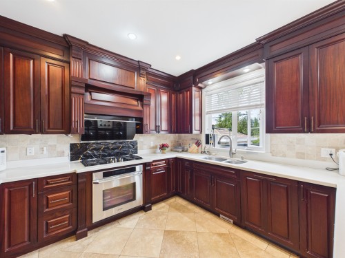 6807 Burns Street, Burnaby, BC 