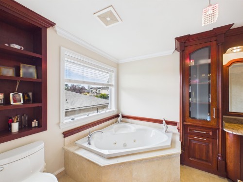6807 Burns Street, Burnaby, BC 