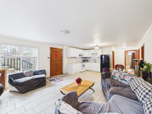 6807 Burns Street, Burnaby, BC 