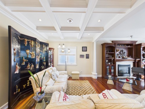 6807 Burns Street, Burnaby, BC 