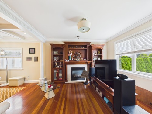 6807 Burns Street, Burnaby, BC 