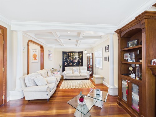 6807 Burns Street, Burnaby, BC 