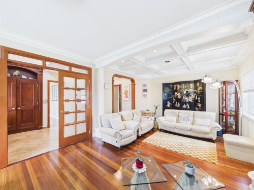 6807 Burns Street, Burnaby, BC 