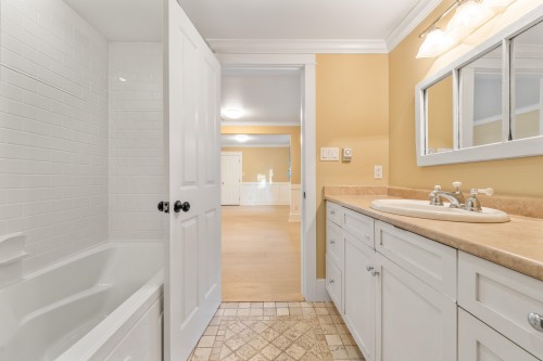 366 Keith Road, West Vancouver, BC 
