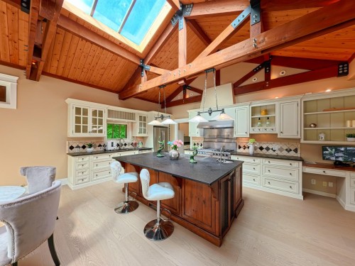 366 Keith Road, West Vancouver, BC 