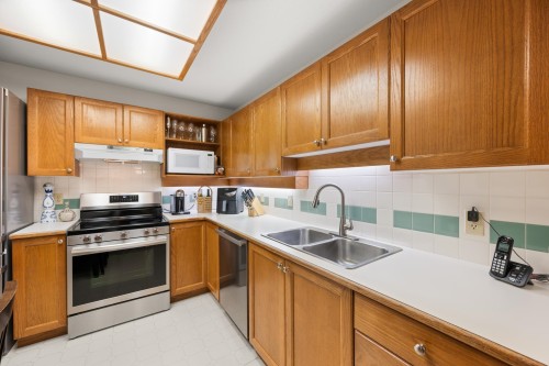 410-6737 Station Hill Court, Burnaby, BC 