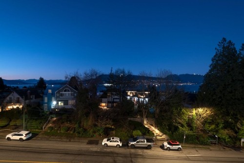 4426 4Th Avenue W, Vancouver, BC 