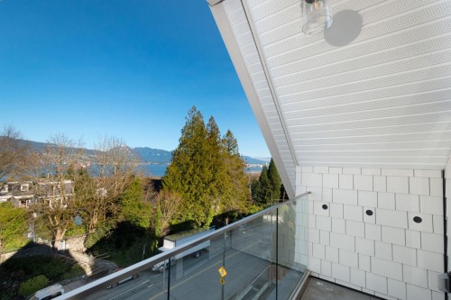 4426 4Th Avenue W, Vancouver, BC 