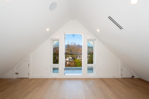 4426 4Th Avenue W, Vancouver, BC 