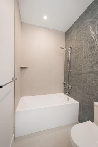 4426 4Th Avenue W, Vancouver, BC 