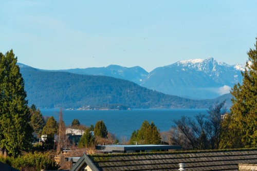 4426 4Th Avenue W, Vancouver, BC 