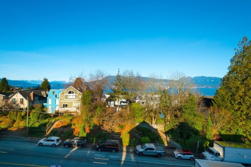 4426 4Th Avenue W, Vancouver, BC 