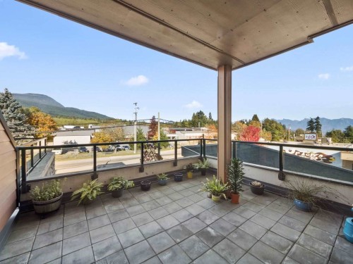 205-875 Gibsons Way  Gibsons, BC V0N 1V7