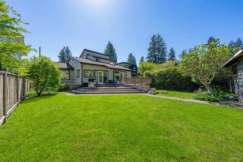 1140 20Th Street W, North Vancouver, BC 