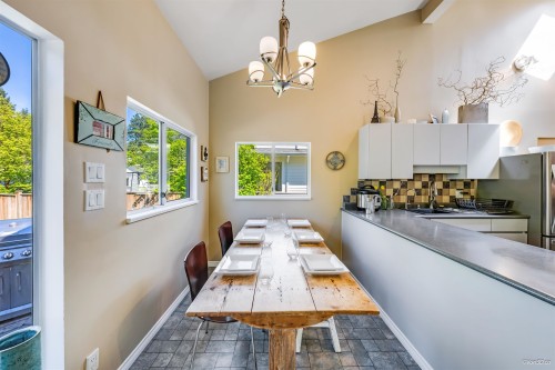 1140 20Th Street W, North Vancouver, BC 