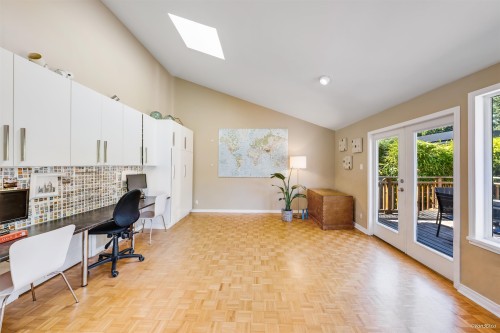 1140 20Th Street W, North Vancouver, BC 