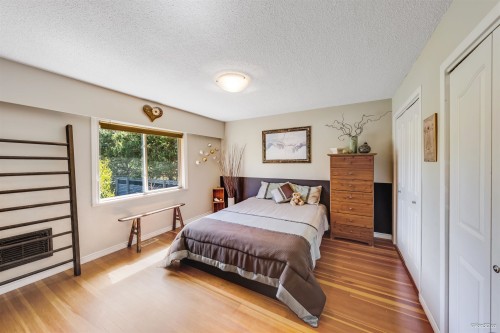 1140 20Th Street W, North Vancouver, BC 