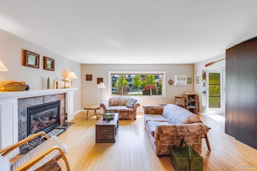 1140 20Th Street W, North Vancouver, BC 