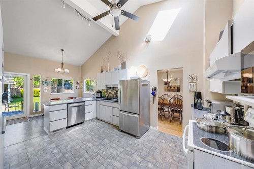 1140 20Th Street W, North Vancouver, BC 