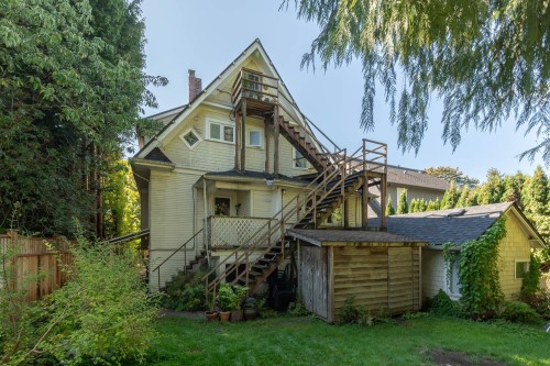 2483 6Th Avenue W, Vancouver, BC 