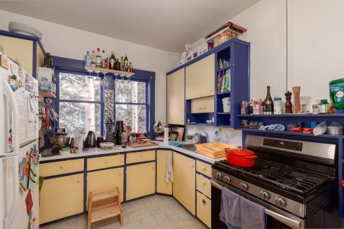 2483 6Th Avenue W, Vancouver, BC 