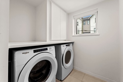 42-528 2Nd Street E, North Vancouver, BC - Indoor Photo Showing Laundry Room