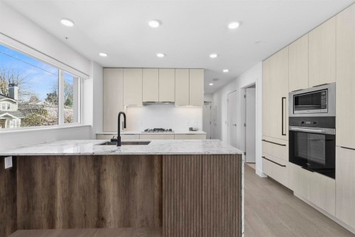 201-3590 39Th Avenue W, Vancouver, BC 