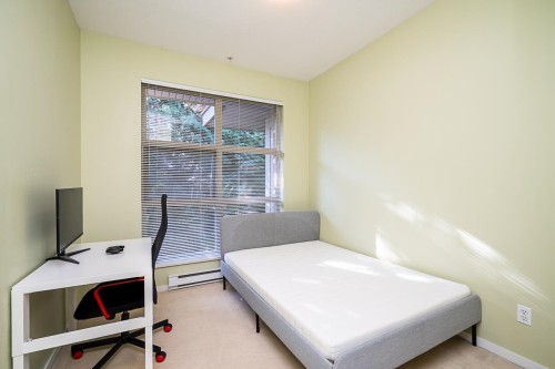 516-9319 University Crescent, Burnaby, BC - Indoor Photo Showing Bedroom