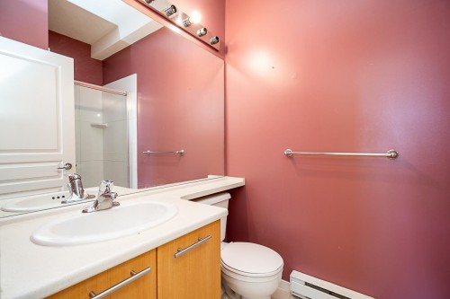 516-9319 University Crescent, Burnaby, BC - Indoor Photo Showing Bathroom