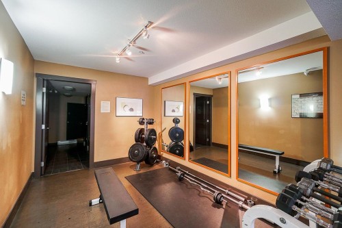 516-9319 University Crescent, Burnaby, BC - Indoor Photo Showing Gym Room