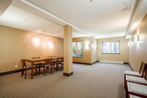 516-9319 University Crescent, Burnaby, BC - Indoor Photo Showing Other Room