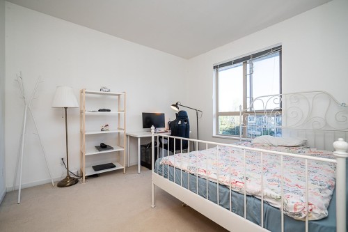 516-9319 University Crescent, Burnaby, BC - Indoor Photo Showing Bedroom
