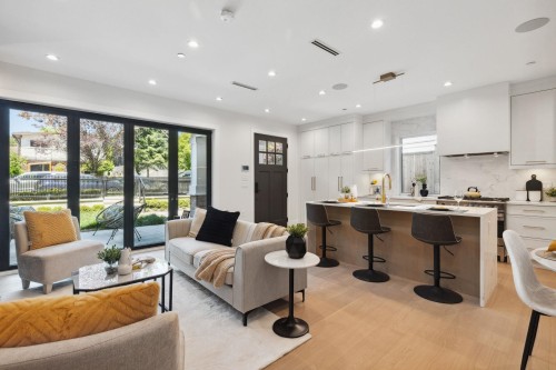 1-2244 11Th Avenue E, Vancouver, BC 
