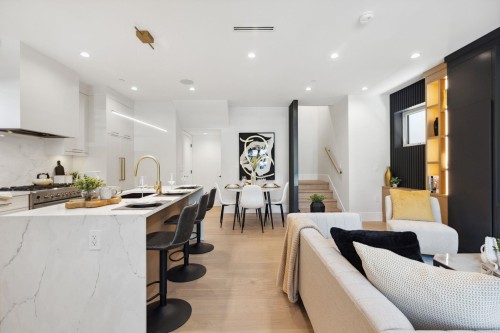 1-2244 11Th Avenue E, Vancouver, BC 
